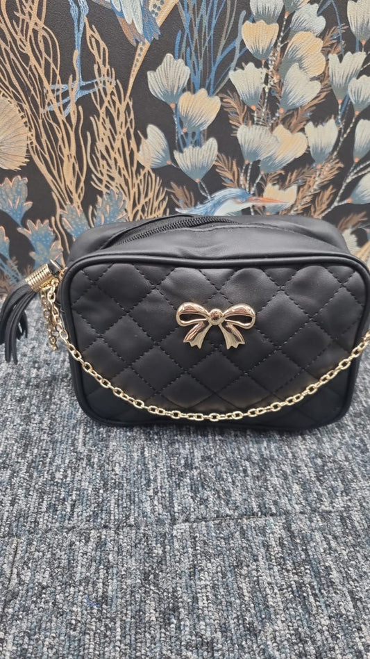 Bow front quilted bag