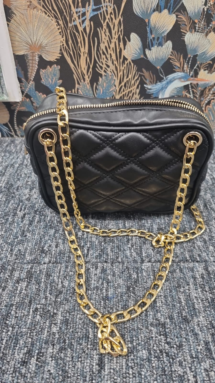 Double chain quilted bag