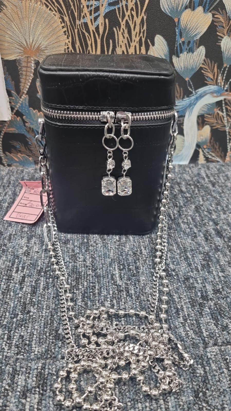 Shoulder bag with chain